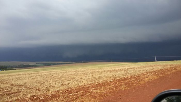 Nuvens carregadas em Ouro Verde do Oeste (PR). Enviado pelo Engenheiro Agrônomo Rodrigo Firmino