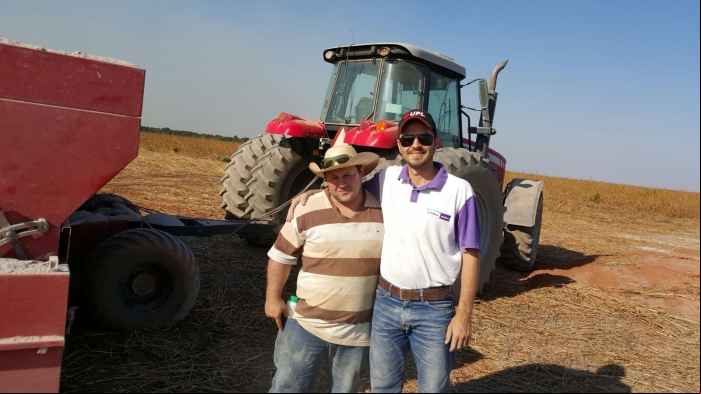 Imagem do dia - Correção de solo em Gaúcha do Norte (MT), na Fazenda Cordasso, do produtor Marcos Cordasso e consultor Emerson Reis